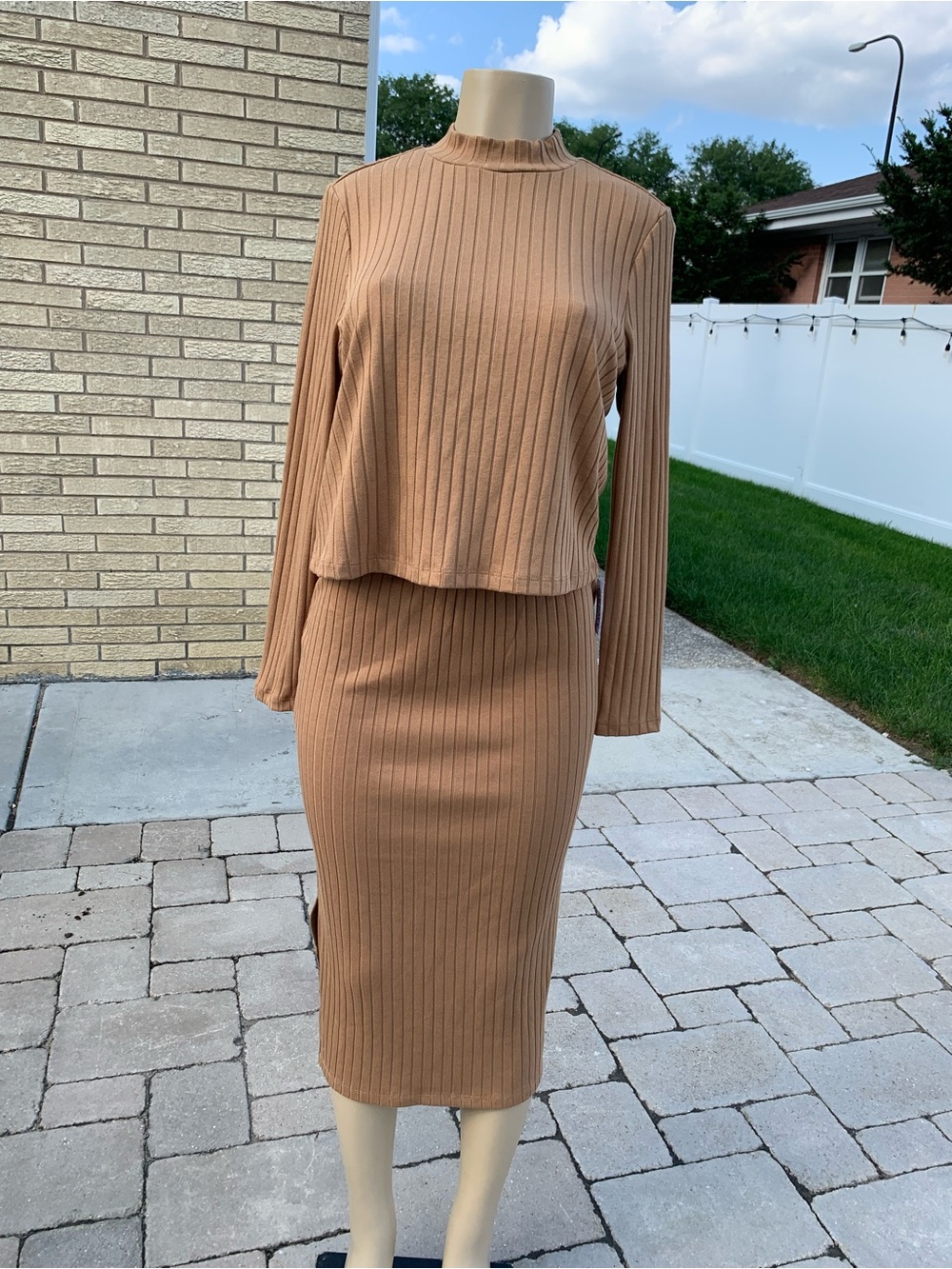 Old Navy Ribbed Knit Midi Skirt in Camel size M. New